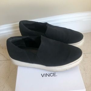 Vince Women Warren Black Slip on sneakers. Size 81/2 M.